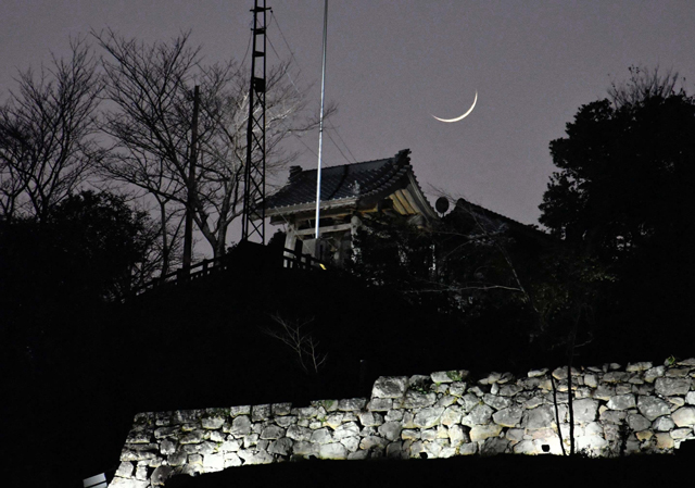 新たな夜景スポットに 延岡市城山の鐘撞き堂ライトアップ デジタル夕刊 プレみや