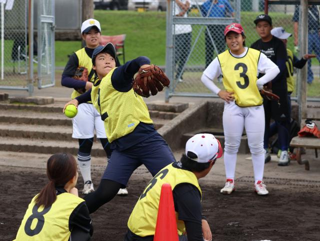 初の選考会 選手動き披露 来春発足 野崎漬物女子硬式ソフト デジタル夕刊 プレみや