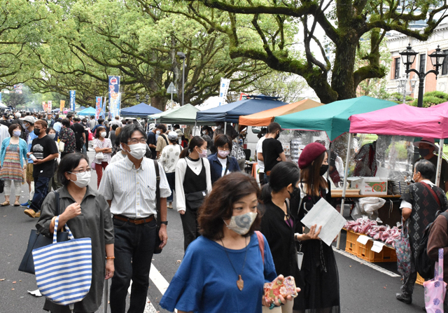 県産品販売と記念イベントでにぎわう 楠並木朝市 ３００回の節目 デジタル夕刊 プレみや