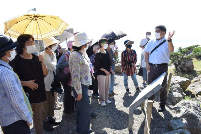 絶妙な語り口に地元の逸話堪能 神話と花のバスツアー デジタル夕刊 プレみや