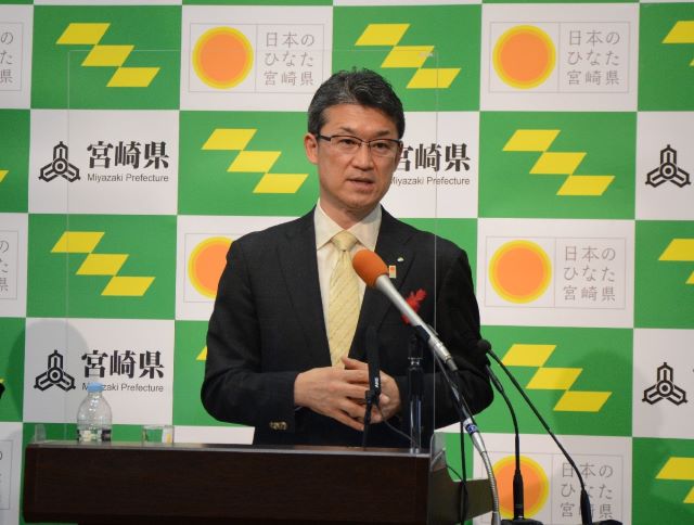 含みを持たせる