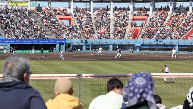 ぽかぽか陽気 熱戦楽しむ ２年ぶりオープン戦満喫 宮崎市 デジタル夕刊 プレみや